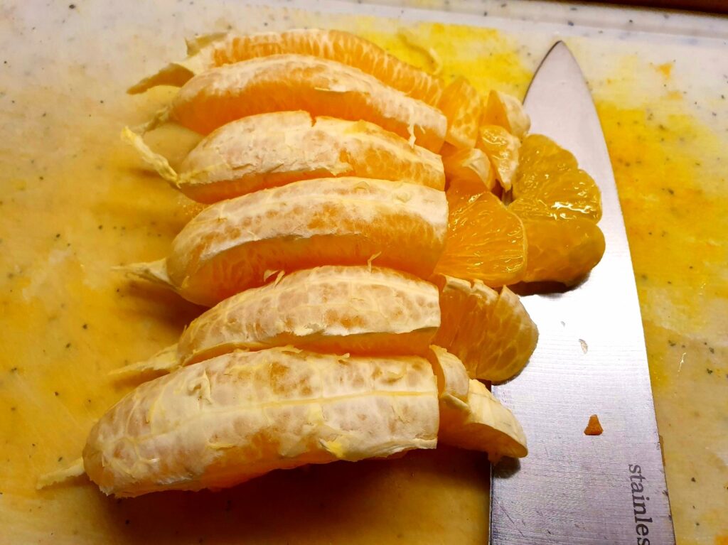 Schneller Orangen-Möhrensalat - Die Orangen