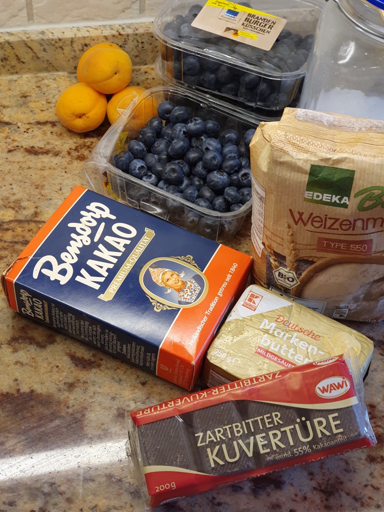 Blaubeer-Aprikosen-Crumble mit Hafer-Schokostreuseln - Concept Kitchen